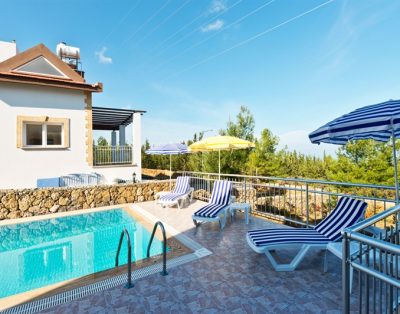 4 bedroom villa with private pool in Çatalköy