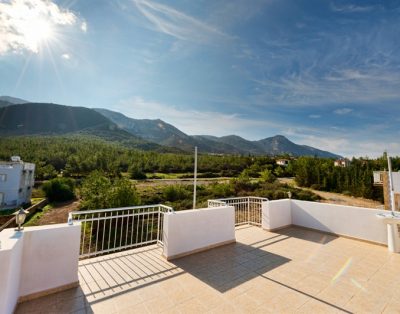 4 bedroom villa with private pool in Çatalköy