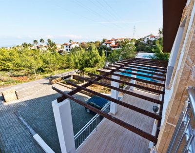 4 bedroom villa with private pool in Çatalköy