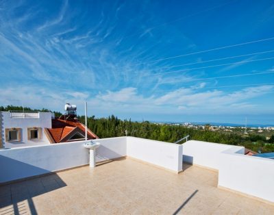 4 bedroom villa with private pool in Çatalköy