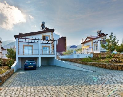 4 bedroom villa with private pool in Çatalköy