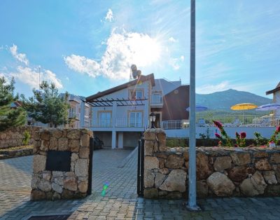 4 bedroom villa with private pool in Çatalköy