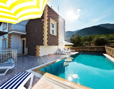 4 bedroom villa with private pool in Çatalköy